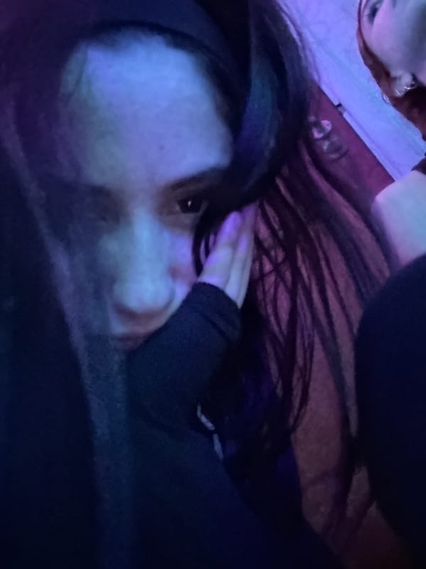 Women photographed in casual indoor setting in Buenos Aires