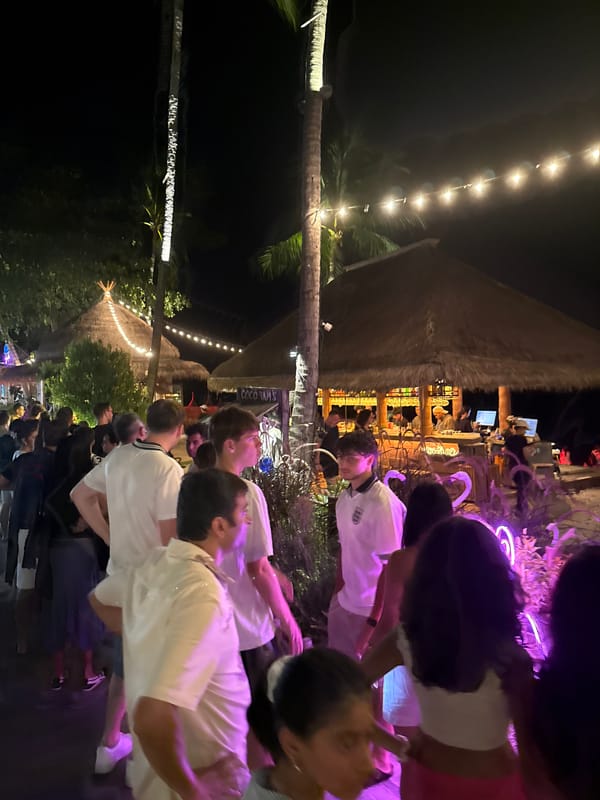 Coco Tams beach bar at night, Ko Samui