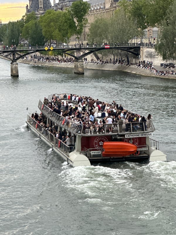 Seine river tour and street food vendor in Paris