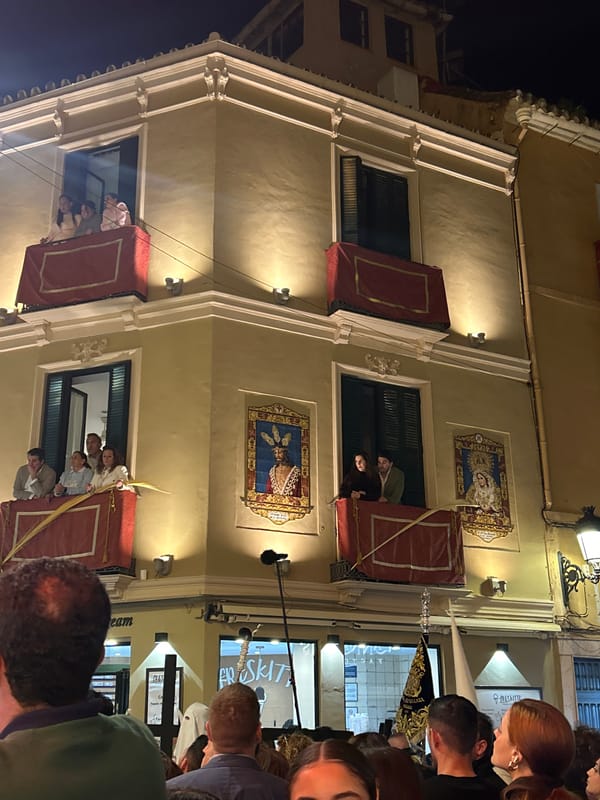 Religious procession with golden floats draws crowds in Málaga