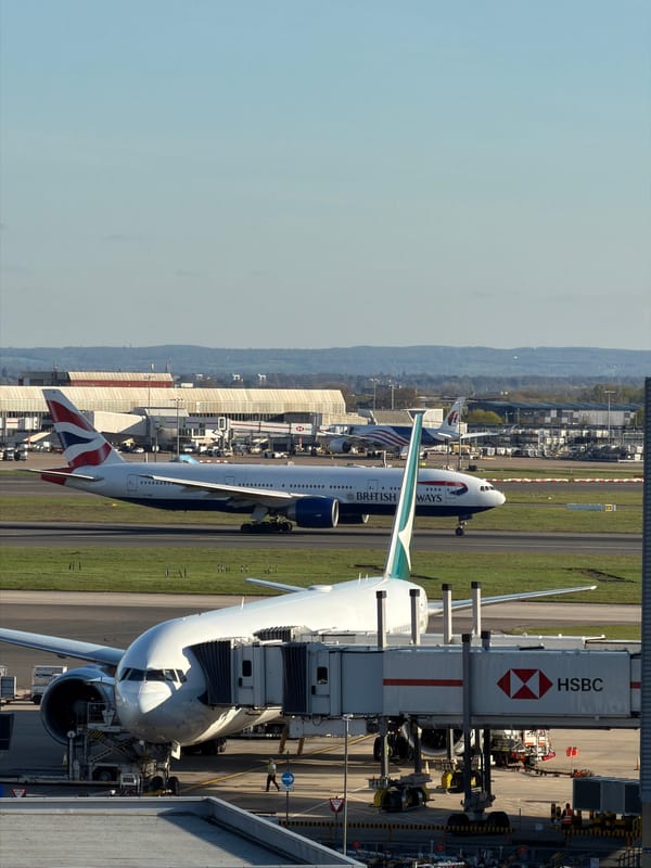 Commercial aircraft activity observed across London airports Thursday afternoon