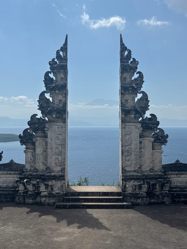 Tourist captures Balinese gates and ocean views at Nusa Penida resort