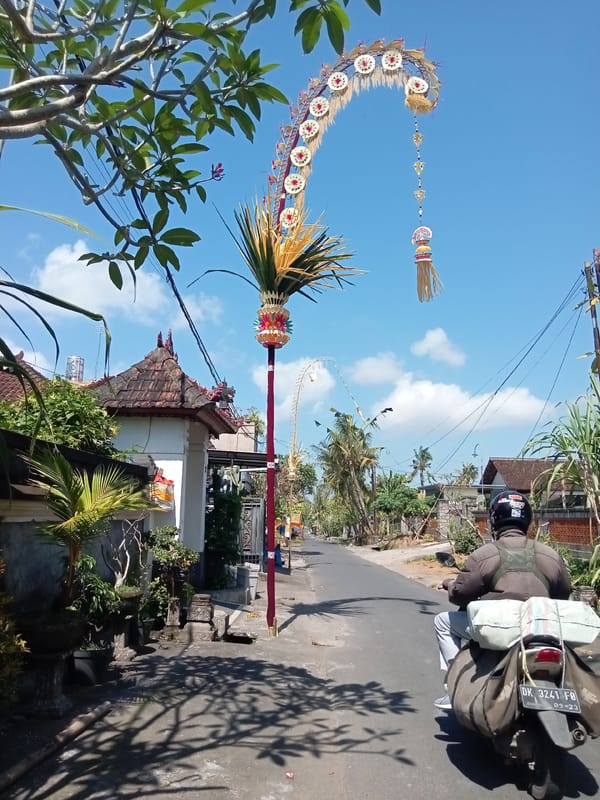 Everyday street scenes around a ceremonial site in Blahbatuh, Bali