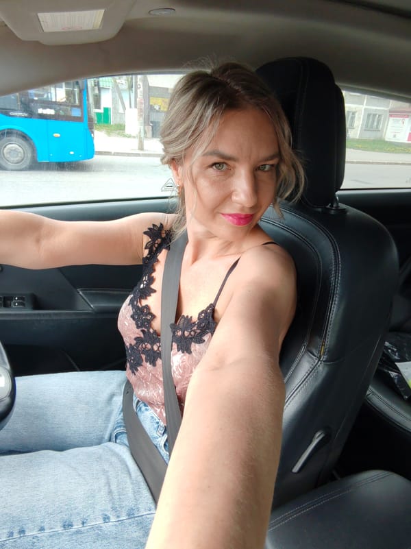Woman takes driving selfies in Petropavlovsk-Kamchatsky
