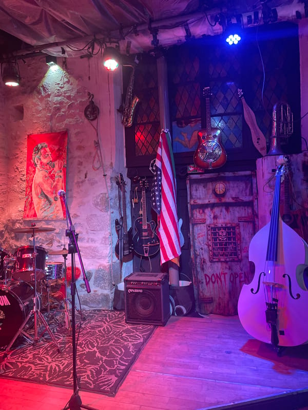 Music space with mounted double bass documented in Parthenay