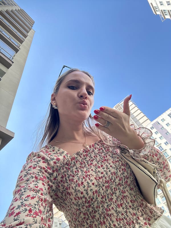 Everyday moments captured in Esenyurt: selfies and street scenes