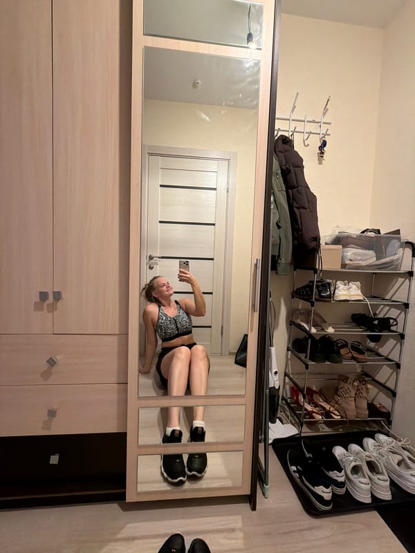 Woman documents mirror selfie session in Izhevsk apartment