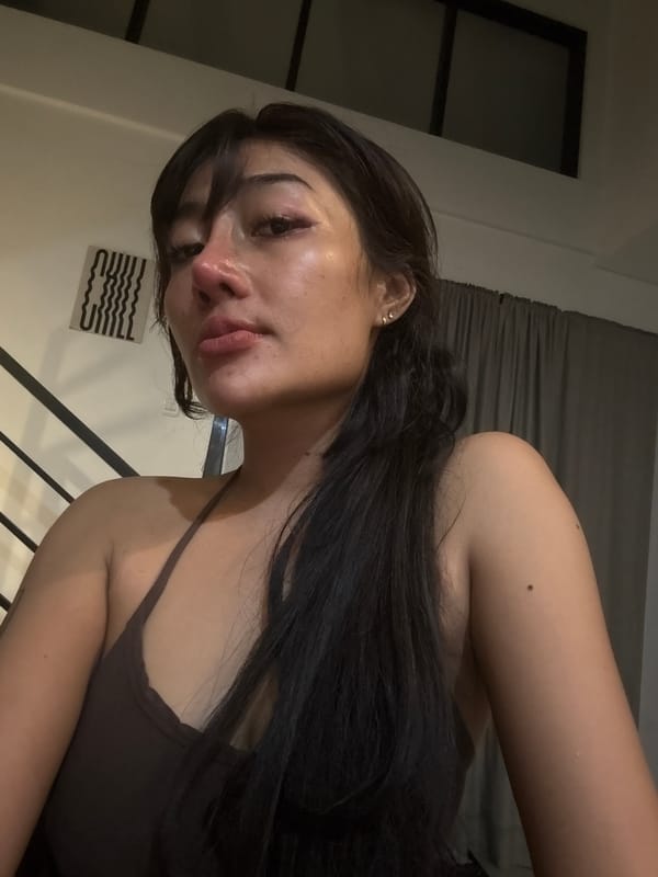 Woman records morning bathroom routine over three-hour period
