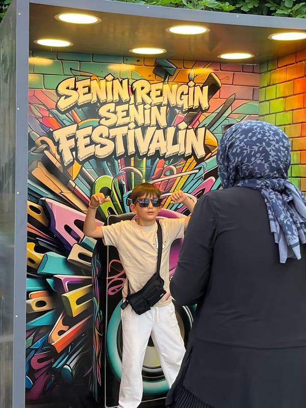 Alanya International Culture Festival draws crowds to harbor square