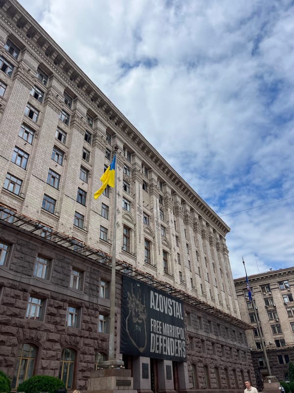 Witness documents ordinary street life in central Kyiv