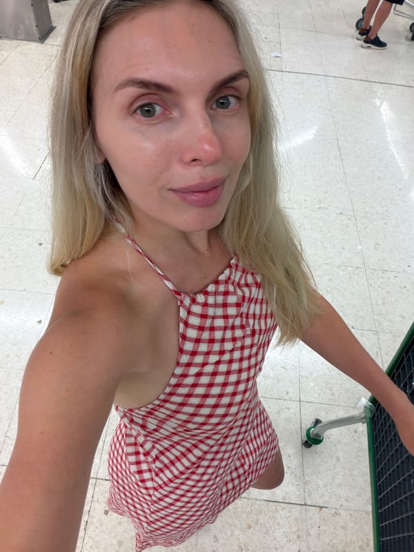 Selfies at a Mercadona supermarket in Benimàmet-Beniferri