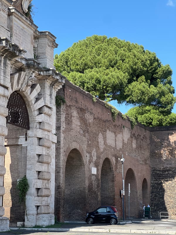 Afternoon stroll through Rome's historic center documented in 18 images