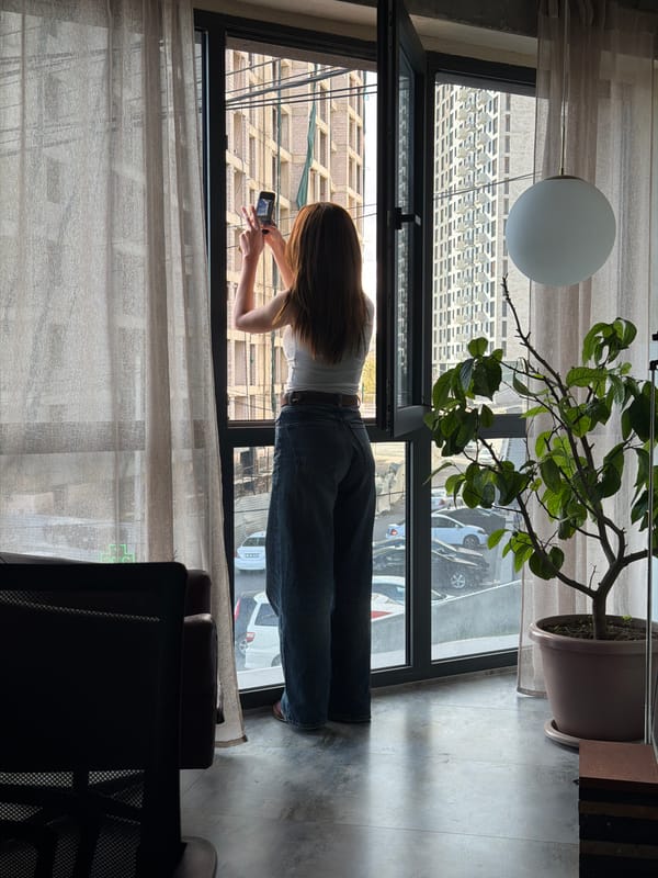 Person documents daily life across Yerevan in brief afternoon session