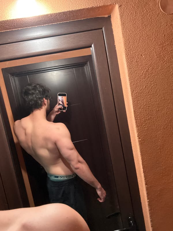 Man takes mirror selfies in old elevator, Blagoevgrad