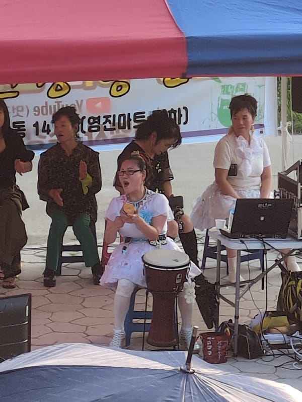Street performers entertain crowds across Daejeon, South Korea
