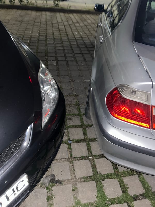 Car troubles documented in Plovdiv parking areas near river