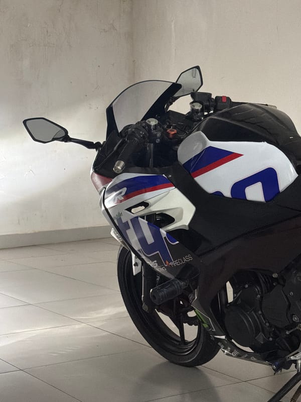 Morning street scenes captured in Đà Nẵng, Vietnam