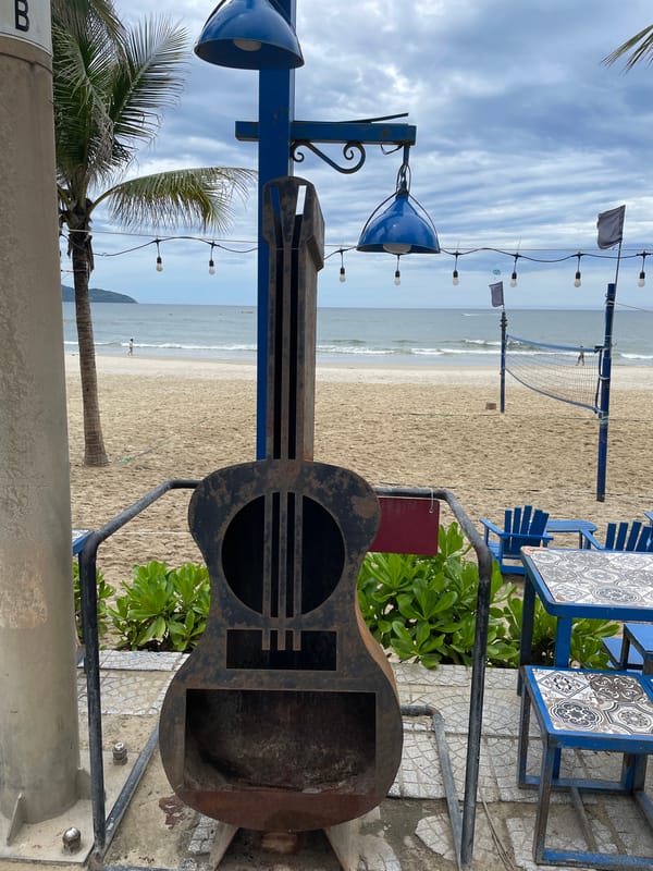 Da Nang beachfront morning: promenade, palms, and a cafe stop