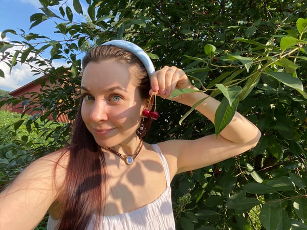 Summer afternoon in Fokino: cherry picking and casual portraits