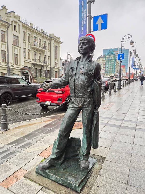 Street-level tour of Vladivostok's monuments and landmarks