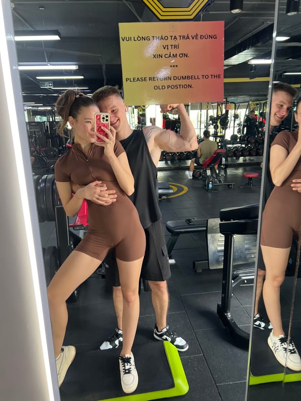 Gym selfie captured in Nha Trang early morning workout
