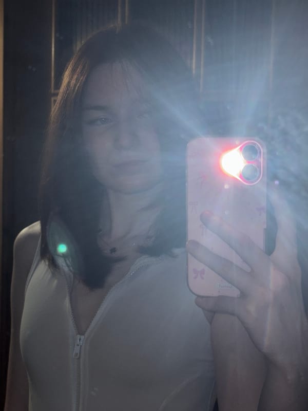 Woman takes mirror selfies in Vsevolozhsk apartment Thursday evening