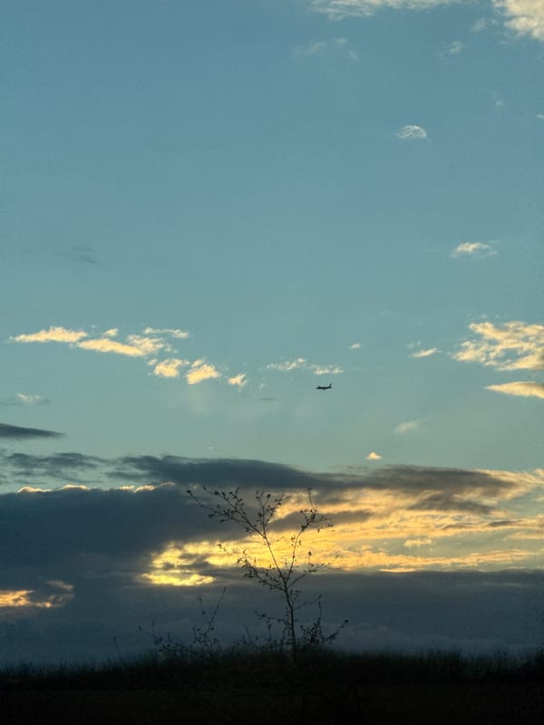 Dark aerial object spotted over Sainte-Aulde, France
