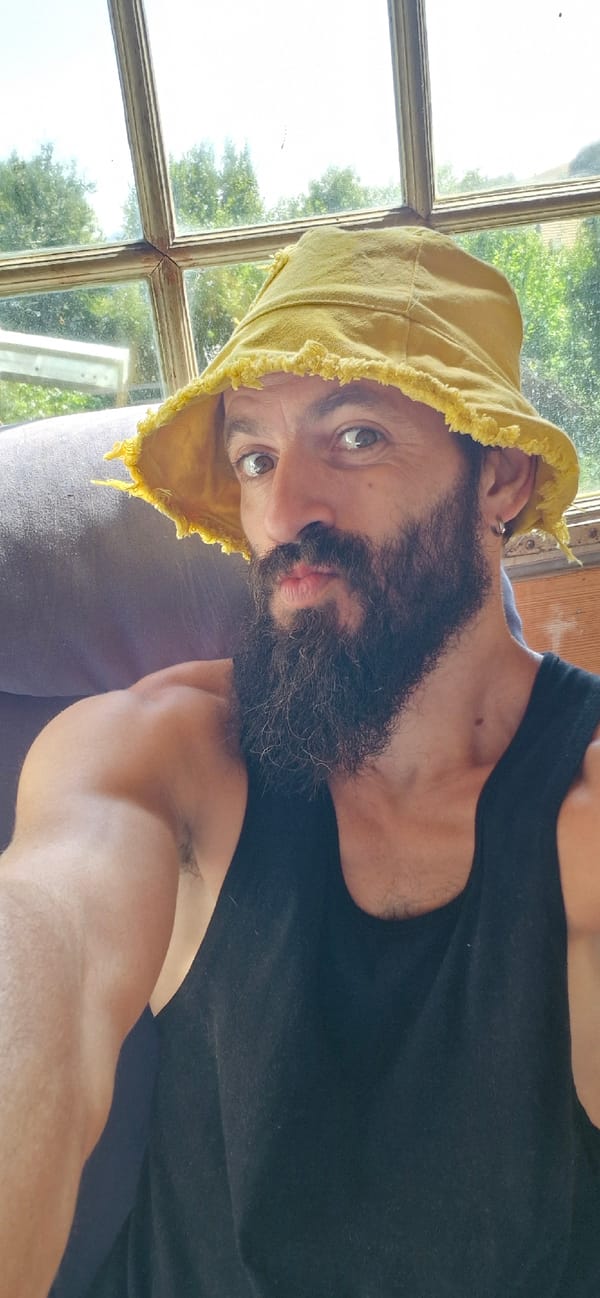 Yellow bucket hat selfie session in sunny Wattenwil, Switzerland