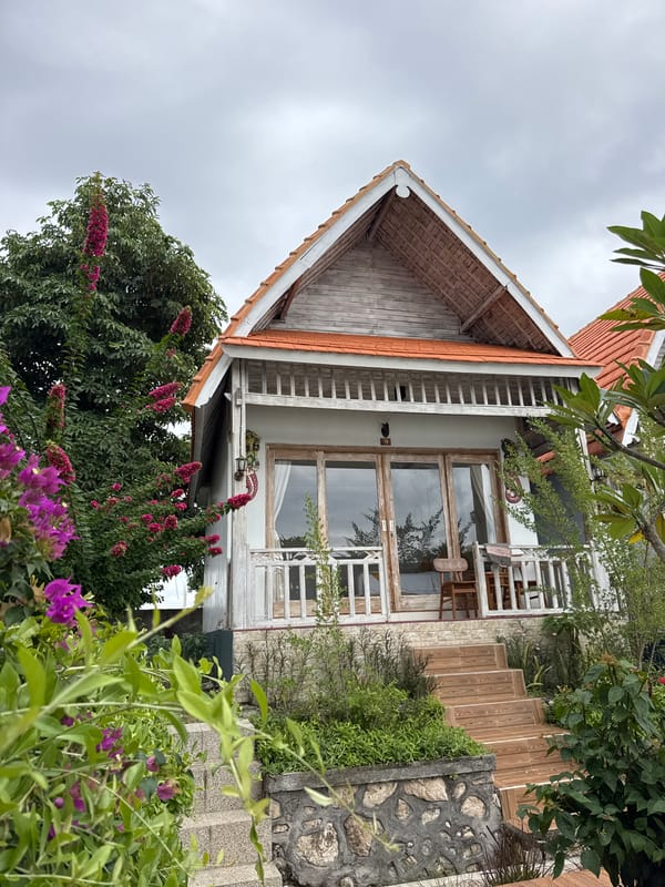 Nusa Penida resort with ocean views and tropical garden