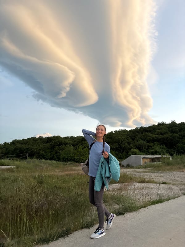 Dramatic sunset cloud formation captivates observers in Ukrainian communities