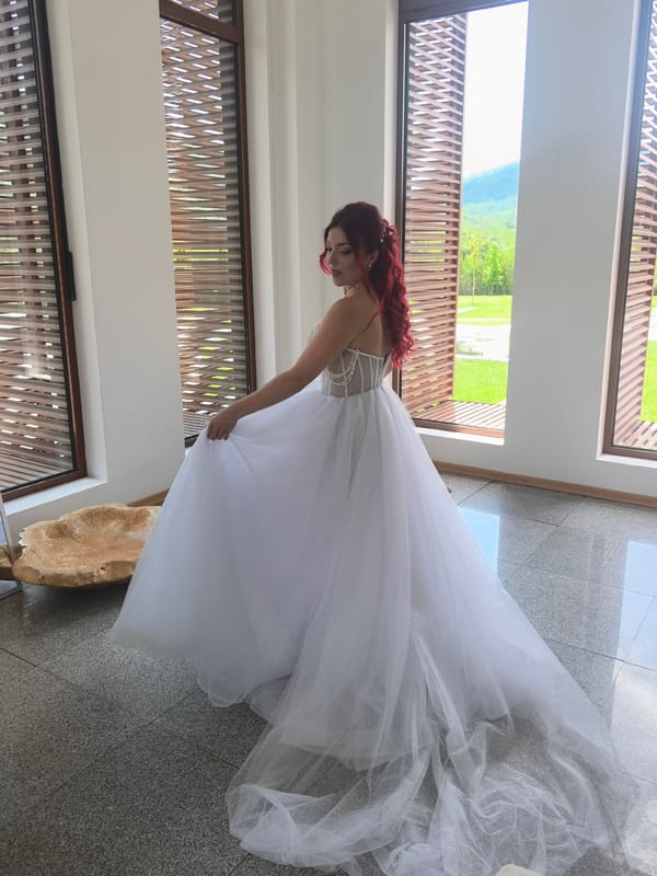 Wedding day captured in Mogilovo, Bulgaria venue preparations