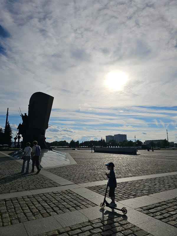 Afternoon exploring Poklonnaya Hill and Moscow's monuments