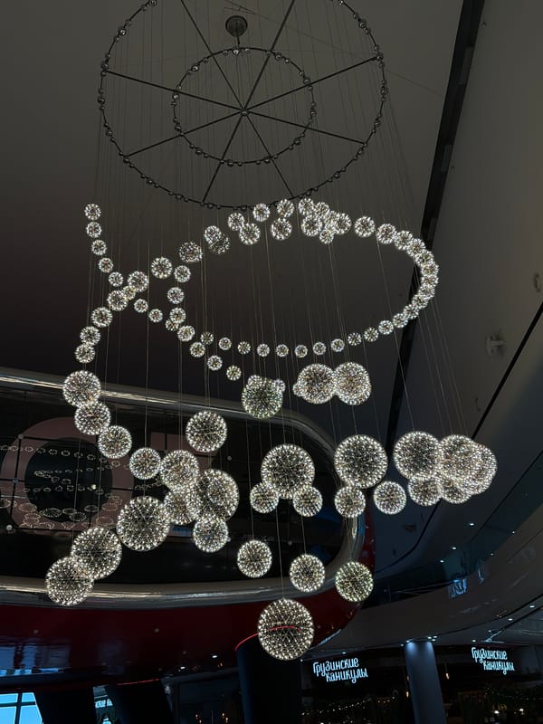 Sparkling light installation observed in Krasnodar shopping mall