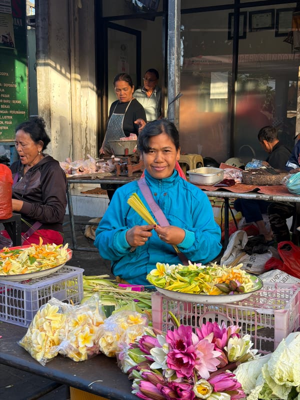 Mengwi street market in full swing, vendors and produce