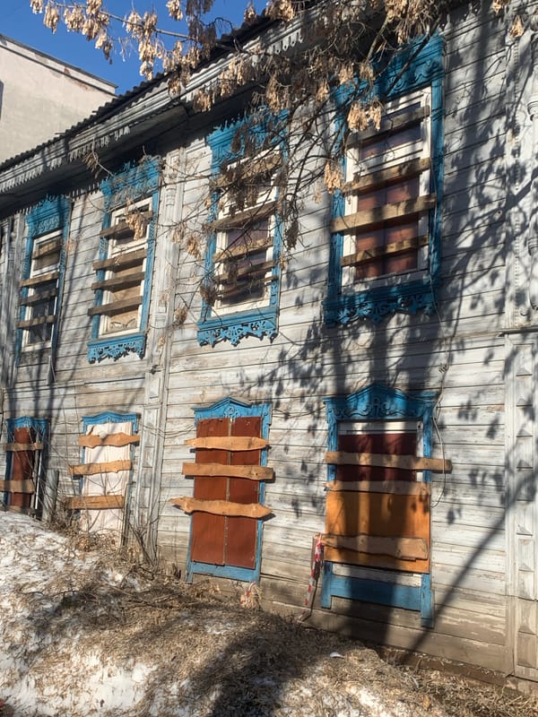 Urban decay and daily life moments documented in Izhevsk