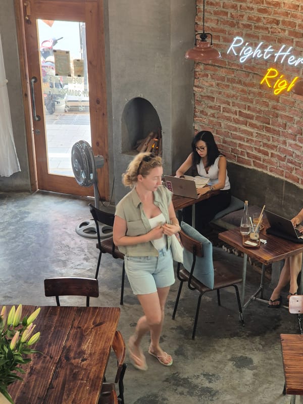 Café scene in Đà Nẵng: laptops, staff, stone floors