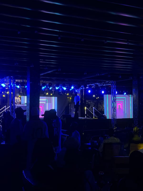 Live music performance draws crowd to Howayi venue