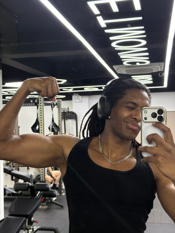 Man documents gym workout session in Binjiang District