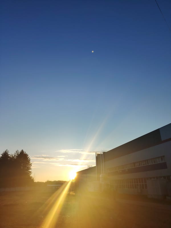 Golden sunbeams observed during sunset in Noviy, Russia