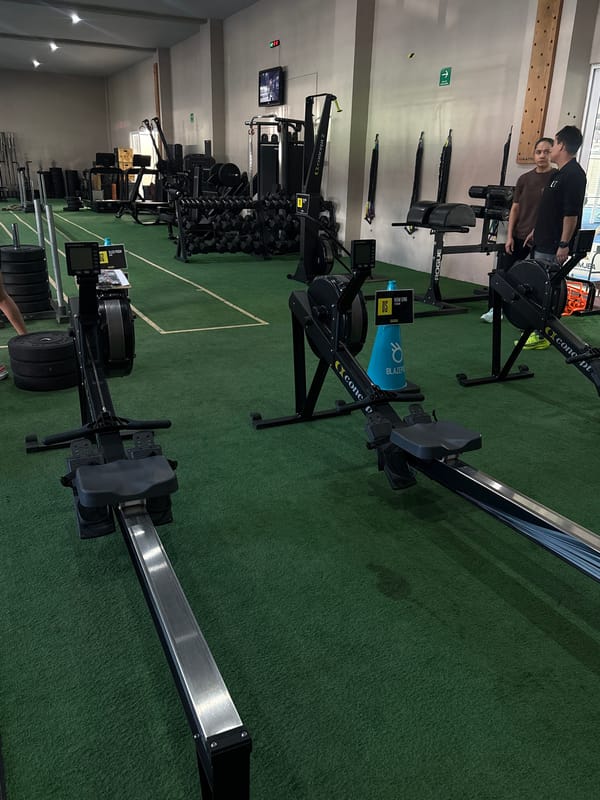 Routine gym workout session documented in Puebla, Mexico