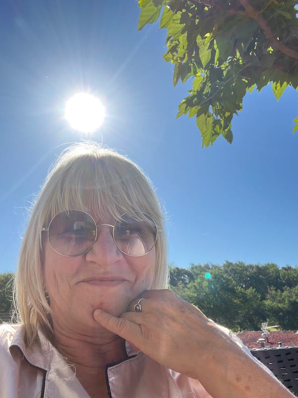 Morning selfies and cat sighting in Chambœuf, France