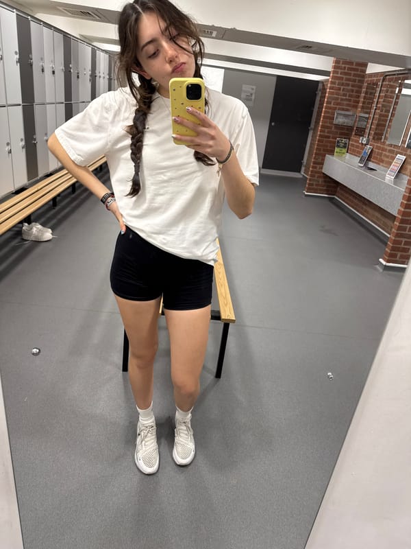 Woman takes mirror selfie in Hull gym facility