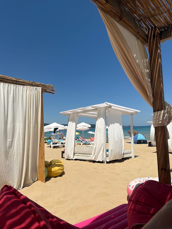 Lazy beach day in Primorsko — drinks, food, sea views