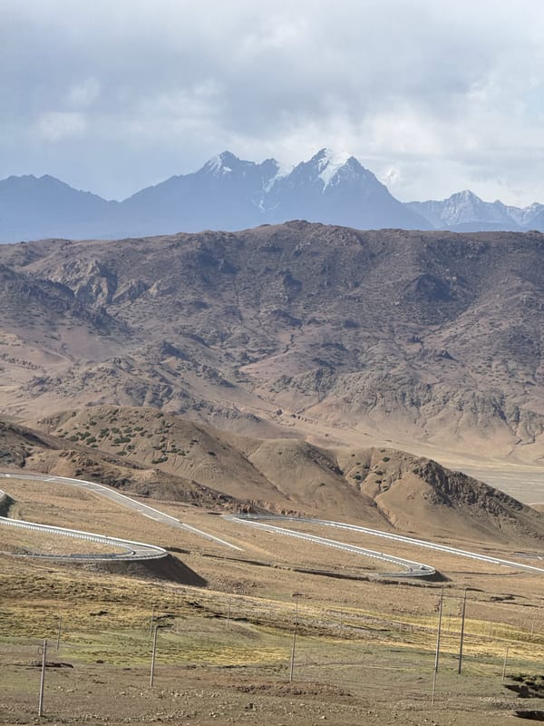 Motorist documents mountain road journey in Gyirong County, China