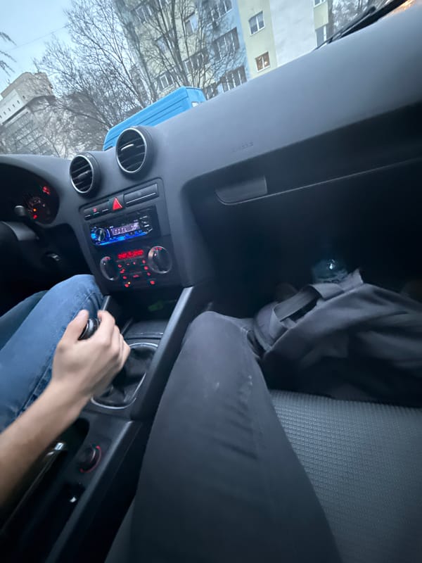 Driver photographed at gear stick inside car in Dobrich