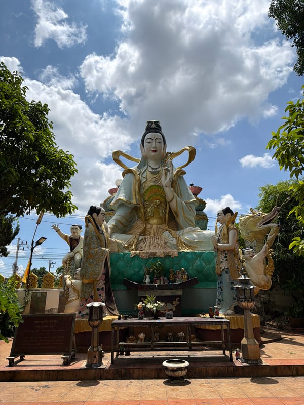 Temple visits and mango shopping in Chang Phueak, Thailand
