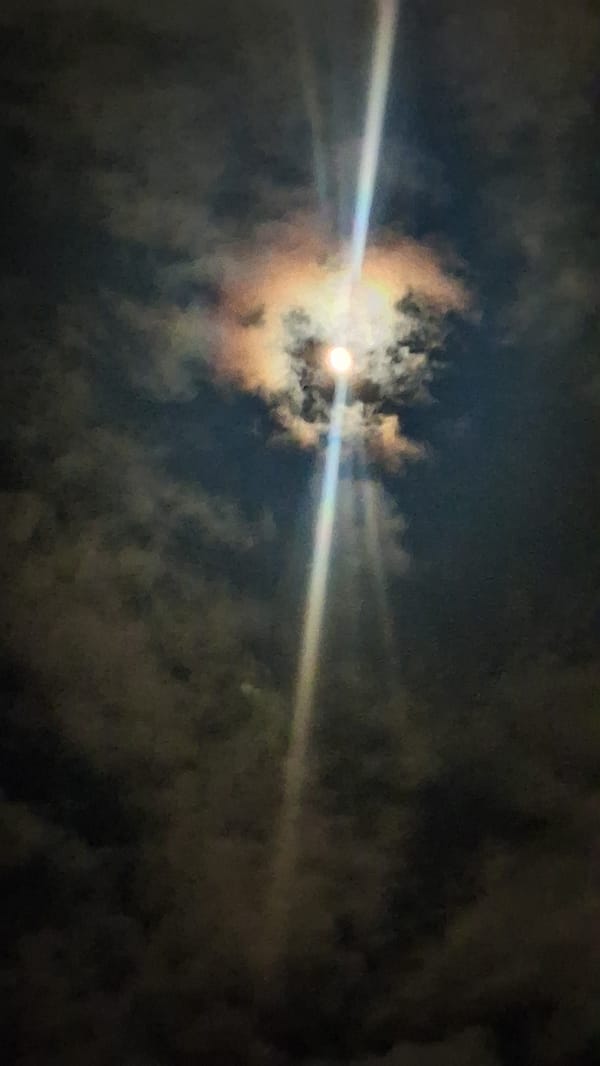 Unusual moon halo phenomenon observed in Bulgaria