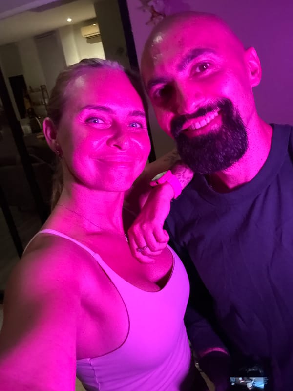 Night out in Ko Samui, selfies under pink and purple lights