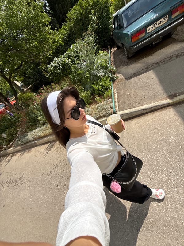 Casual daytime stroll: coffee, selfies, park scenes