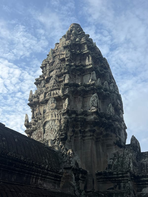 Ancient jungle temple complex documented by multiple witnesses